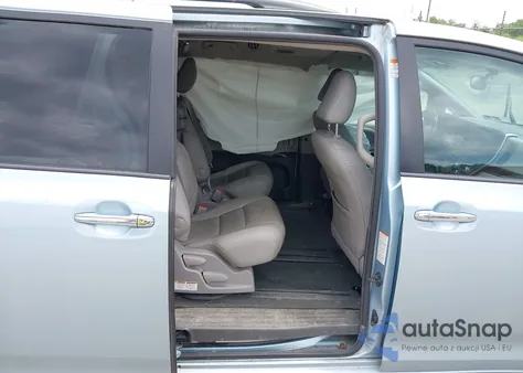 2016 Toyota Sienna Xle 8 Passenger from USA, damaged, VIN 5TDYK3DC7GS692977